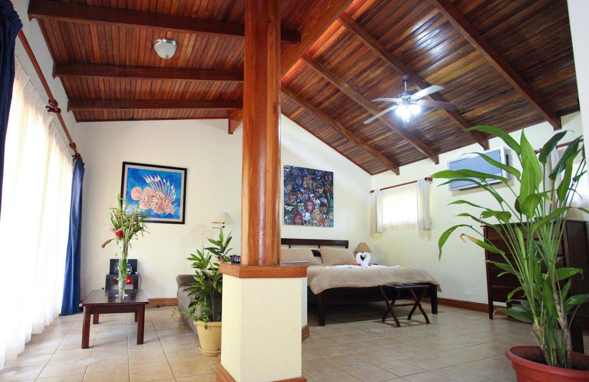 Jaco Hotel Docelunas Exterior foto