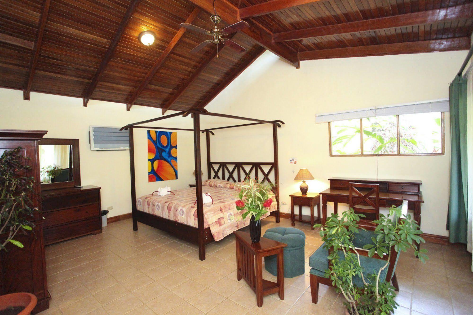 Jaco Hotel Docelunas Exterior foto