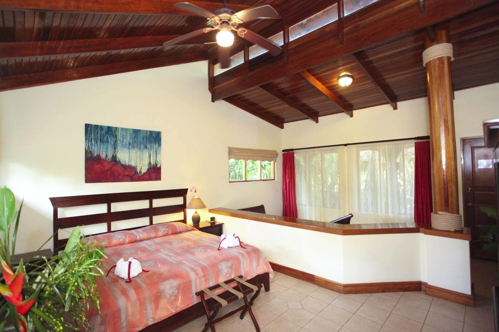 Jaco Hotel Docelunas Exterior foto